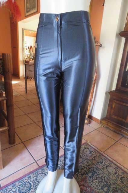 Shiny new navy skinny legged pants by 'Woman Sence' in 100% polyester with satin look size 33/9.