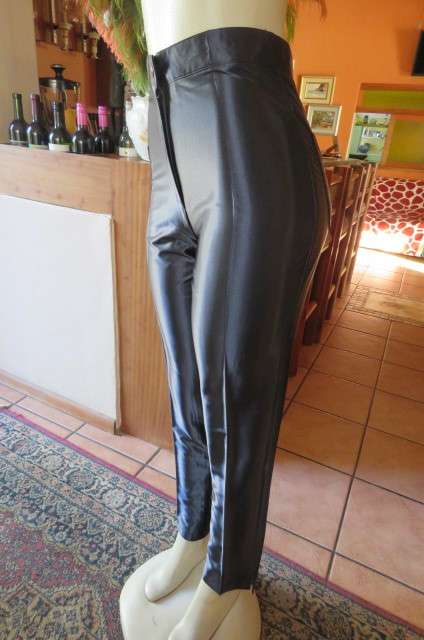 Shiny new navy skinny legged pants by 'Woman Sence' in 100% polyester with satin look size 33/9.