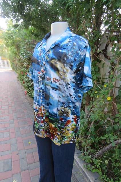 Sporty casual shirt by 'Bace' in size 40/16. In nylon and polyester blend with gauze stripes.