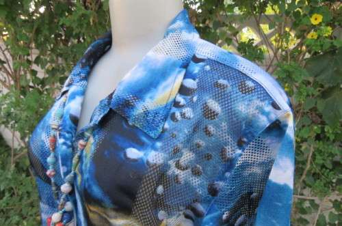 Sporty casual shirt by 'Bace' in size 40/16. In nylon and polyester blend with gauze stripes.