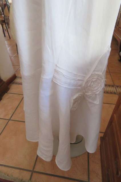 White dream dress by 'Penny C' in size 42/18. In 100% linen. Fully lined with polyester.