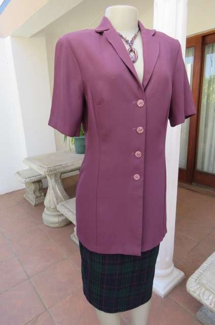 Smart long tailored mulberry colour short sleeve summer jacket size 34/10. In 100% polyester.