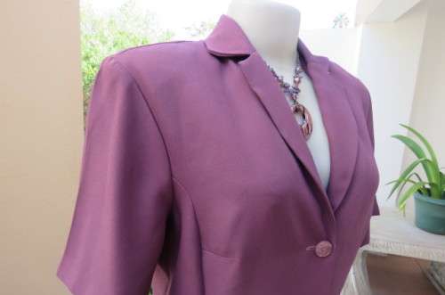 Smart long tailored mulberry colour short sleeve summer jacket size 34/10. In 100% polyester.