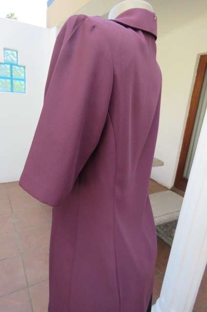Smart long tailored mulberry colour short sleeve summer jacket size 34/10. In 100% polyester.