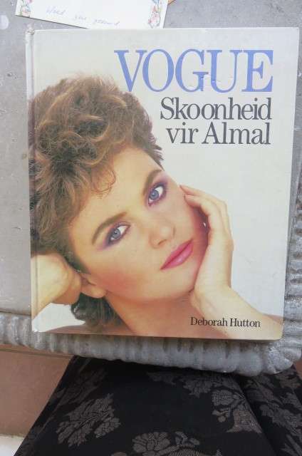 Vogue-skoonheid vir almal deu Deborah Hutton. Voeding met resepte, naels, hare + vel. Oefeninge_224