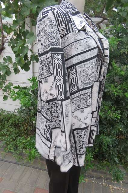 Prominent geometric printed monochrome long sleeve blouse by 'Scotts' in size 42/18.