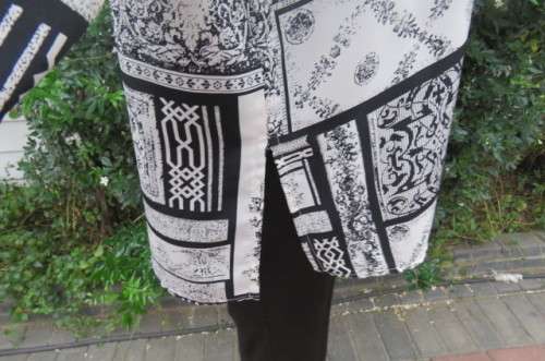 Prominent geometric printed monochrome long sleeve blouse by 'Scotts' in size 42/18.