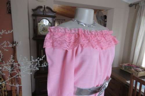 Carnation pink vintage dress from 80's by 'Truworths' in size 32/8. Short puffed sleeves.
