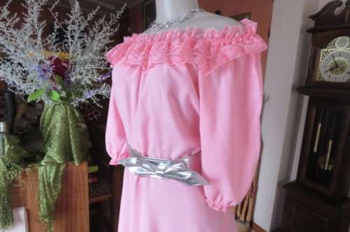 Carnation pink vintage dress from 80's by 'Truworths' in size 32/8. Short puffed sleeves.