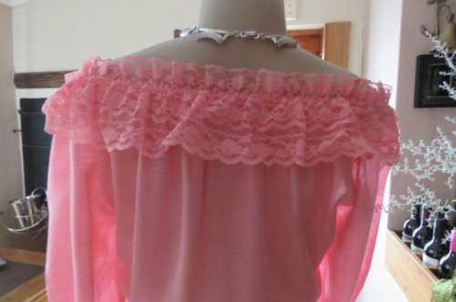 Carnation pink vintage dress from 80's by 'Truworths' in size 32/8. Short puffed sleeves.