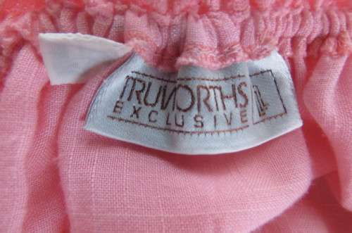 Carnation pink vintage dress from 80's by 'Truworths' in size 32/8. Short puffed sleeves.