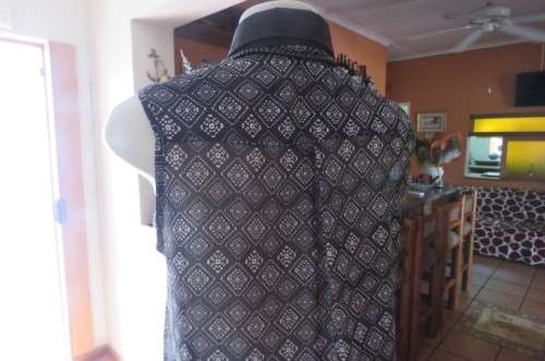 Cheeky patterned monochrome sleeveless top with black collar by `Audacity` in size 38/14. As new.