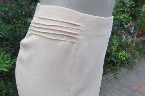 Elegant vanilla colour pencil skirt in crepe polyester fabric by `Speechless` size 32/8.As new