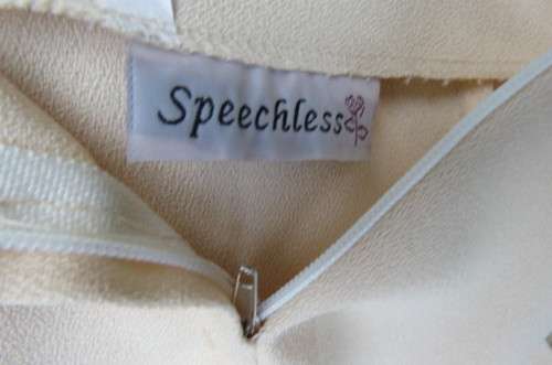 Elegant vanilla colour pencil skirt in crepe polyester fabric by `Speechless` size 32/8.As new