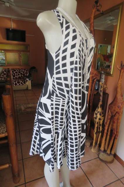 Smart  paneled monochrome maternity dress with geometric pattern.Size 34/10. As new.