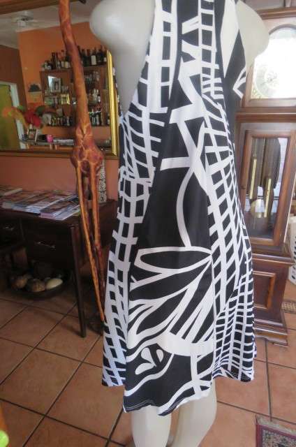 Smart  paneled monochrome maternity dress with geometric pattern.Size 34/10. As new.