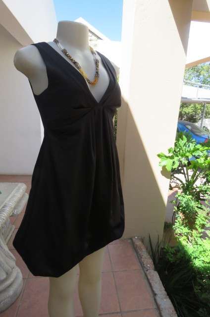 Sexy little black balloon dress by `New Look`size 32/8.Pleat at neckline back.Low V front.As new