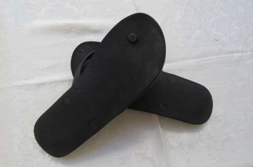 Pair of flip flop Men`s sandels by `Fox` in size 8. Used but good for everyday wear.