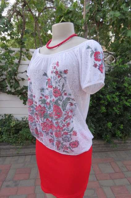 Cute partly see-through blouson style top in white with baroque pattern size 44/20 by 'Truworths'.