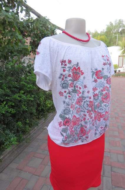 Cute partly see-through blouson style top in white with baroque pattern size 44/20 by 'Truworths'.