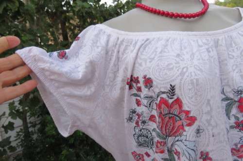 Cute partly see-through blouson style top in white with baroque pattern size 44/20 by 'Truworths'.