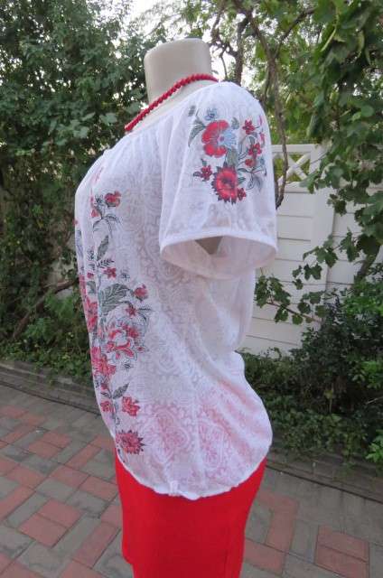 Cute partly see-through blouson style top in white with baroque pattern size 44/20 by 'Truworths'.