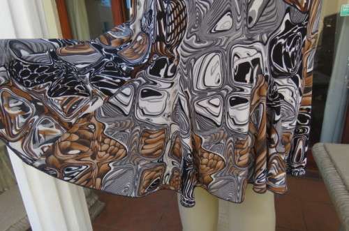 Cute but smart kneelength gored skirt in stretch polyester. By Audacity. Size 38/14. New condition