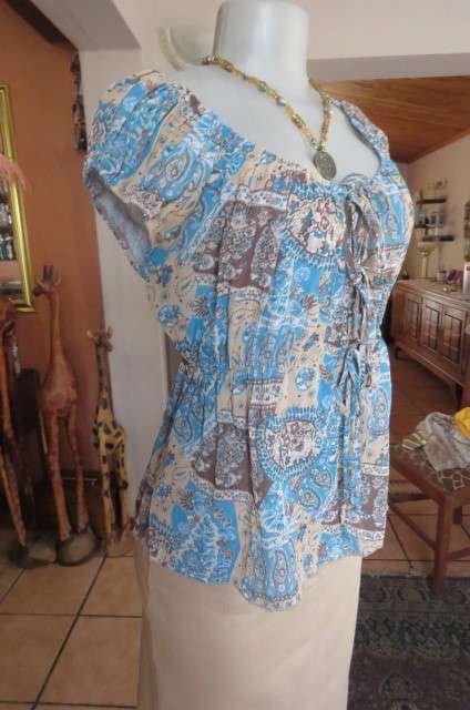 Attention grabbing turqouise and cream top by WWW in size 38/14. In creased polyester. As new.