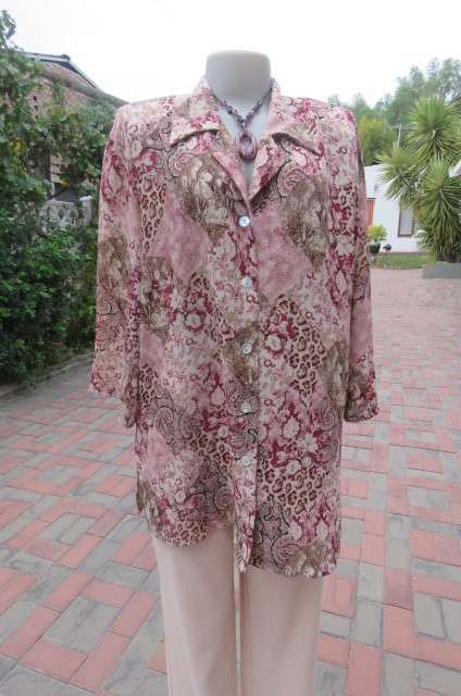 Fabulous short sleeve top in cream,mulberry and brown in diamond pattern blocks. Size 44/20.