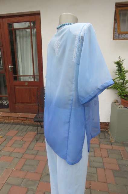 Embellished short sleeve top in different blue colours. Size 40/16. In sheer polyester. As new