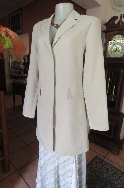 State of the Art tailored long sleeve jacket in beige with mottled effect. Size 36/12 by COLOSSEUM.