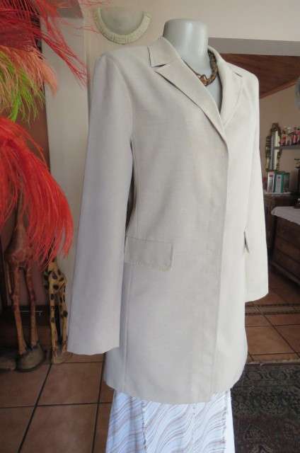 State of the Art tailored long sleeve jacket in beige with mottled effect. Size 36/12 by COLOSSEUM.