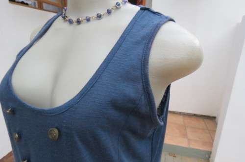 Modern navy slip over long top in polyester and viscose blend. Size 34/10 by RT. Very good cond.