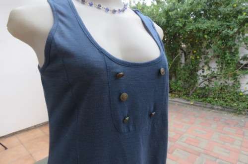 Modern navy slip over long top in polyester and viscose blend. Size 34/10 by RT. Very good cond.