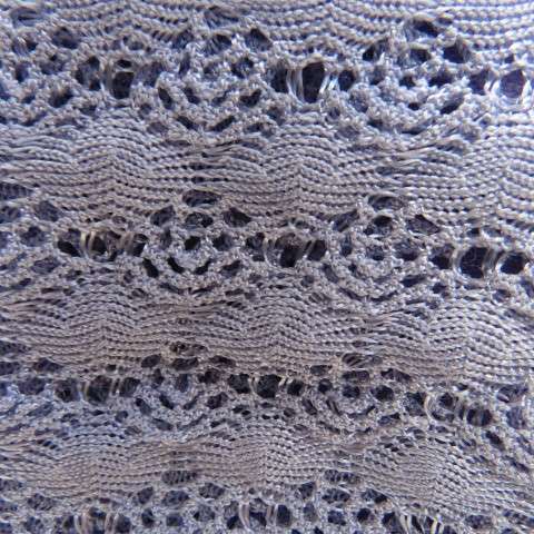 Chic very light lilac knitted top in rayon and nylon knit. Size 32/8. By TOPICS. New Condition.