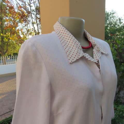 Elegant white light weight coat in linen/cotton blend size 34/10 by FOSHINI.Slitted sides. New cond.