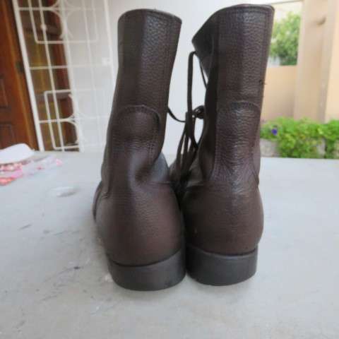 Pair of SADF genuine brown leather boots in size 8 .By MGS issued 2005. Army size 262W