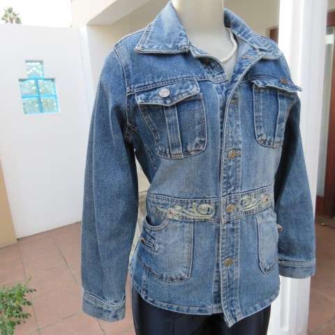 Unique denim jacket with embroidery in size 34/10.Styled with embroidered band in waist.