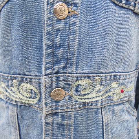 Unique denim jacket with embroidery in size 34/10.Styled with embroidered band in waist.