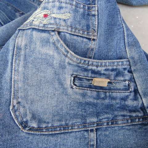 Unique denim jacket with embroidery in size 34/10.Styled with embroidered band in waist.