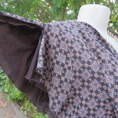 Totally on trend slip over top in size 40/16 by FINNEGANS. Leave it loose or belt it up.As new