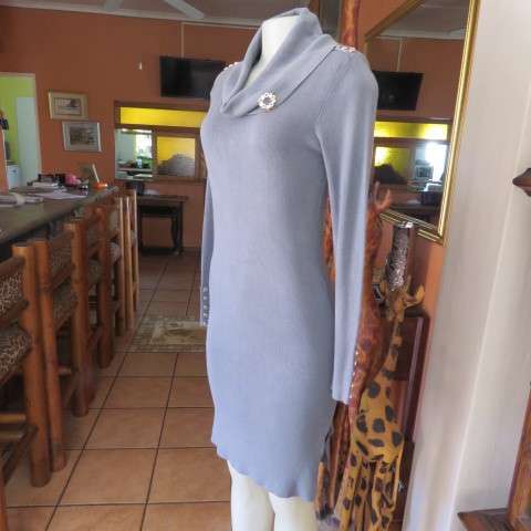 Wide poloneck knitted grey dress that will never date.In size 34/10 by NEW FEELING. As new.