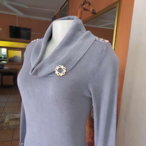 Wide poloneck knitted grey dress that will never date.In size 34/10 by NEW FEELING. As new.
