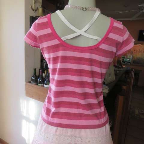 Sexy little capped sleeve top in horizontal stripes in pinks.Scooped neckline. Size 32/8.As new