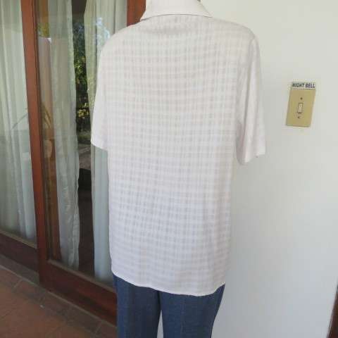 White short sleeve blouse in rayon/polyester fabric in an embossed check pattern size 40/16.As new