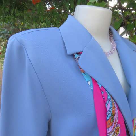 Fabulous light cobalt blue long sleeve jacket in size 38/14 by 'Foshini'. In 100% polyester.