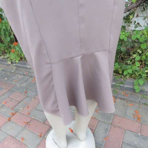 High quality calf length fully lined khaki colour skirt. Styled to perfection by Peter B` size 36/12