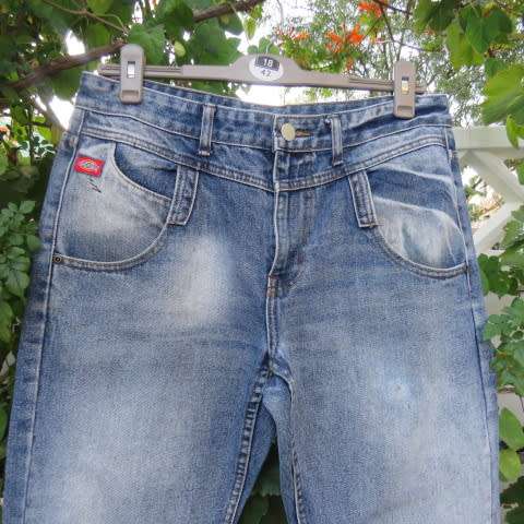 Men's durable blue denim jeans by 'Dickies' in size 34. In polycotton. Straight legs.