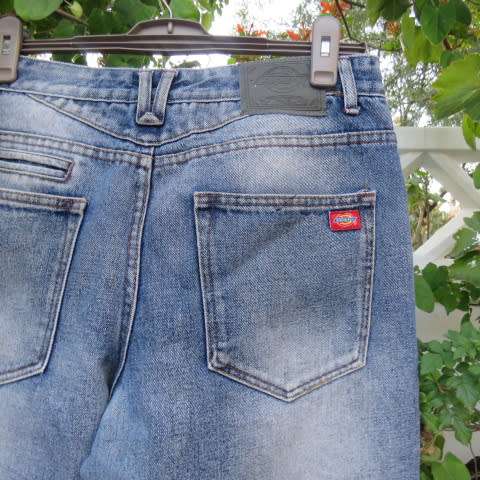 Men's durable blue denim jeans by 'Dickies' in size 34. In polycotton. Straight legs.