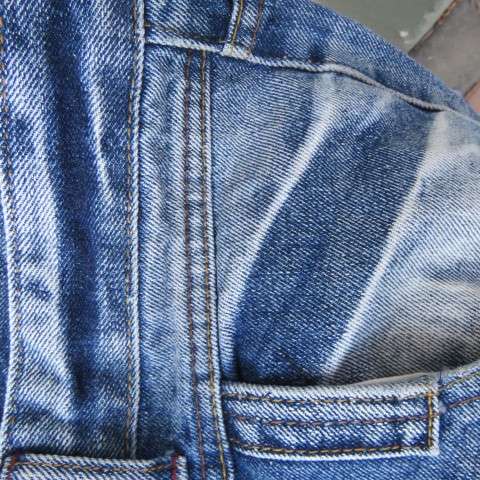 Men's durable blue denim jeans by 'Dickies' in size 34. In polycotton. Straight legs.